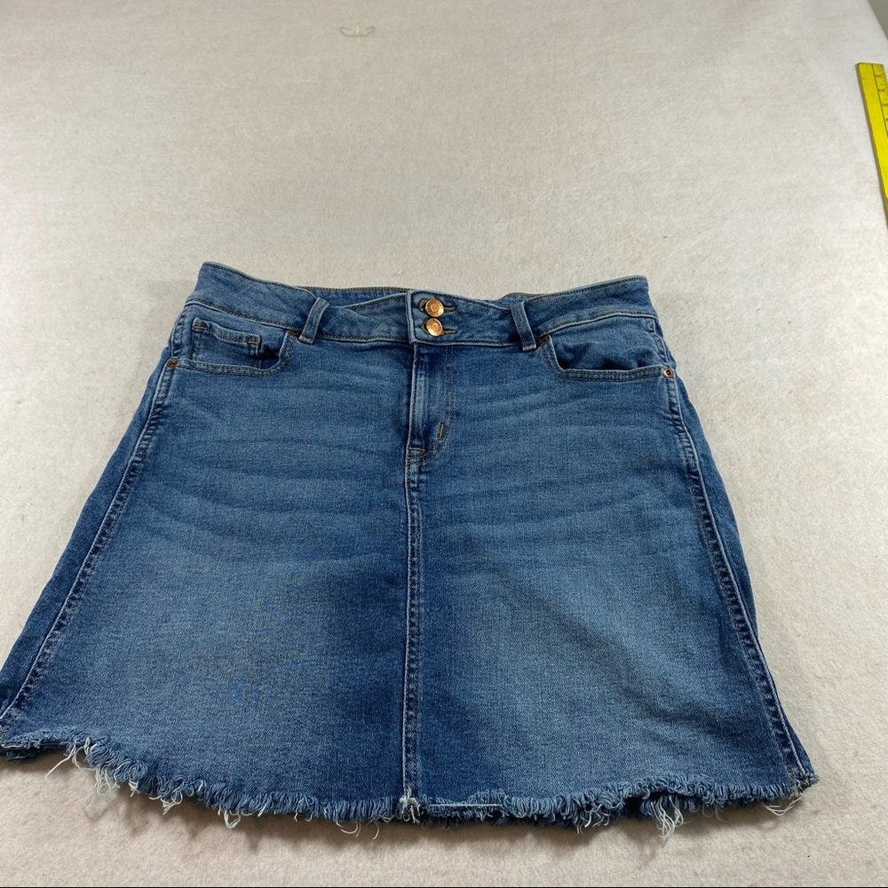 Maurices Denim Mini Skirt Frayed Skirt size 12 Cotton Spandex Skirt Bohe…